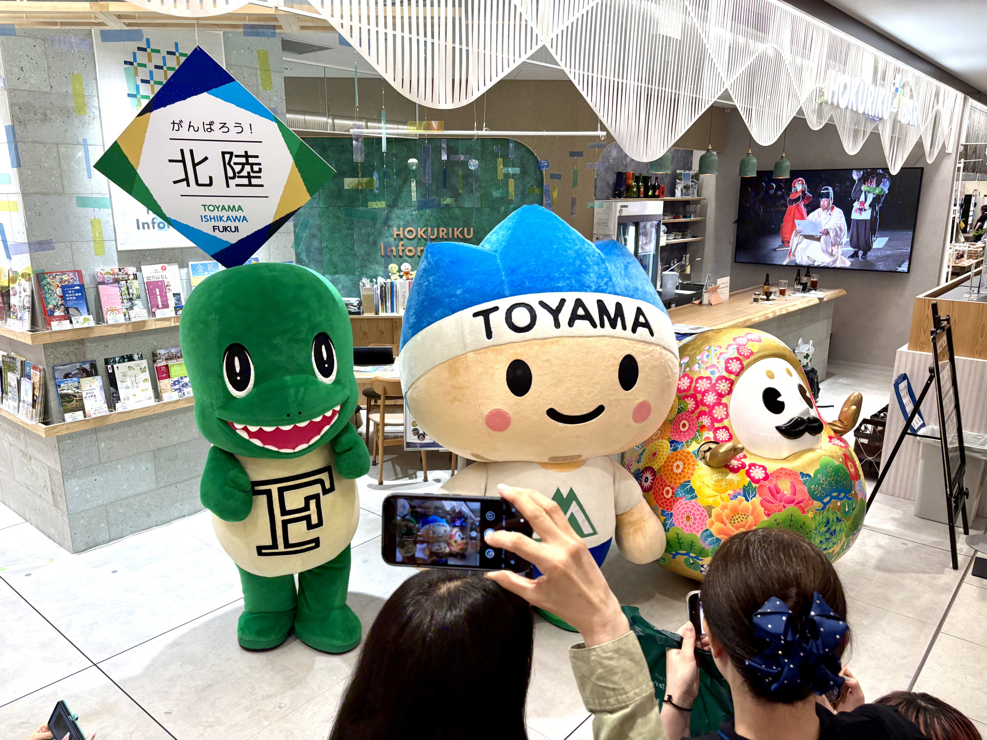 【ゆるキャラ】北陸の大人気ゆるキャラ、きときと君、ひゃくまんさん、ラプトがKITTE大阪にやってきた!