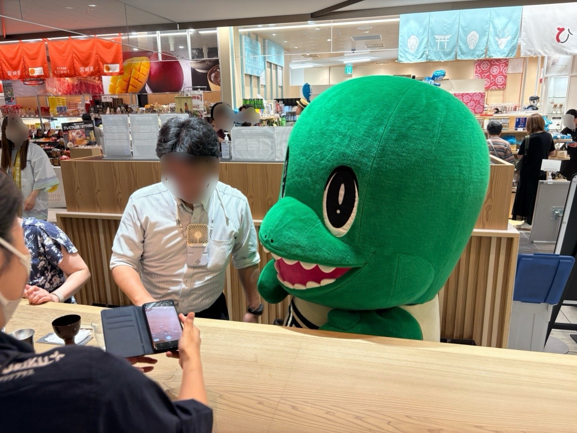 バーで語らうラプト！