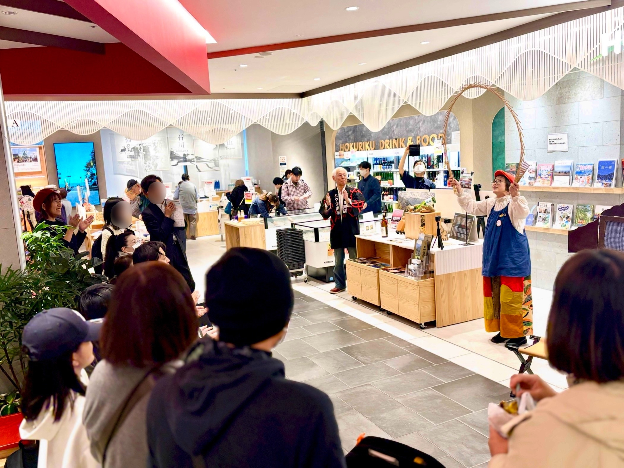 瀬戸大橋では高々とすだれが弧を描きました。