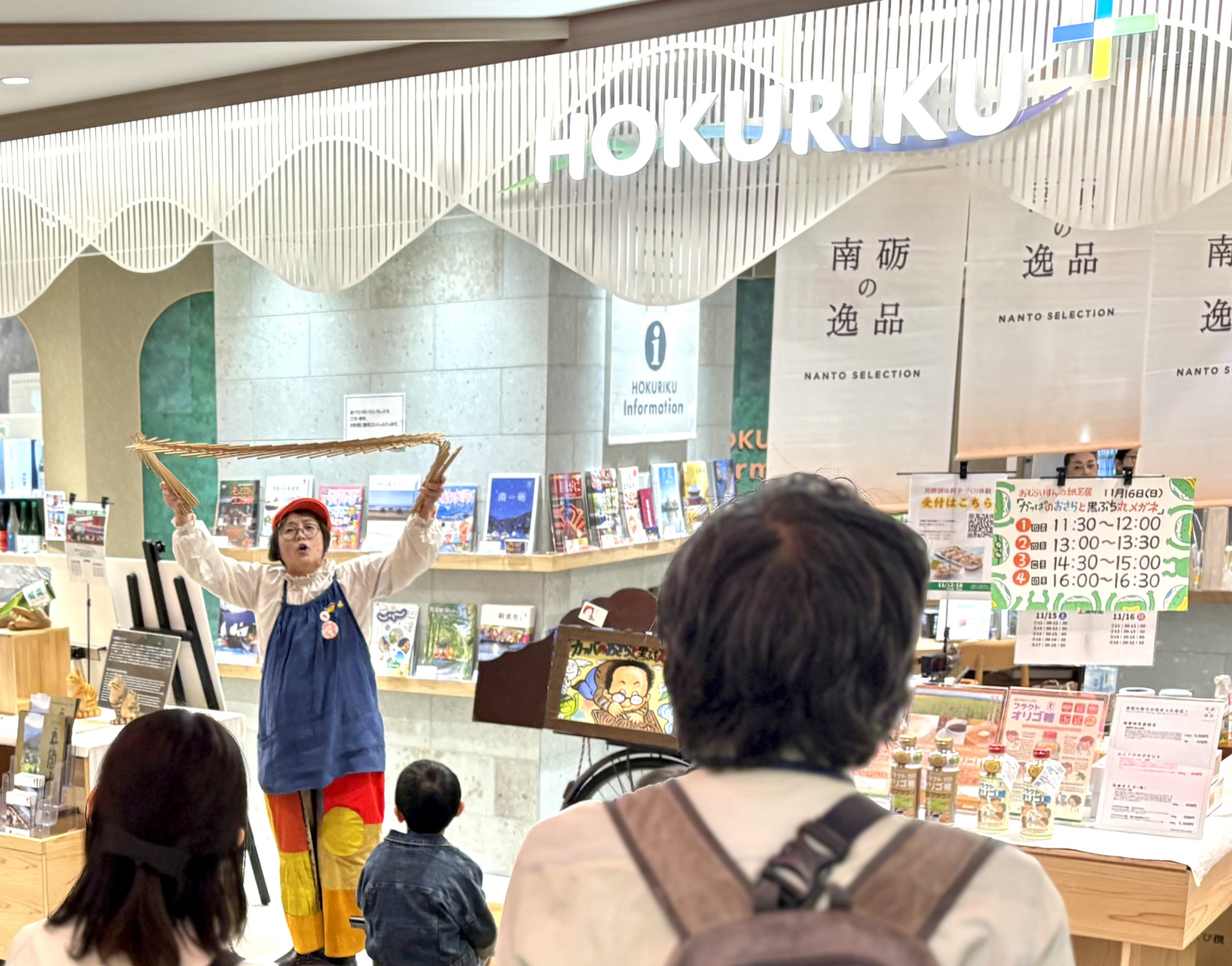 大屋根リングのできあがり！お客様から大歓声！