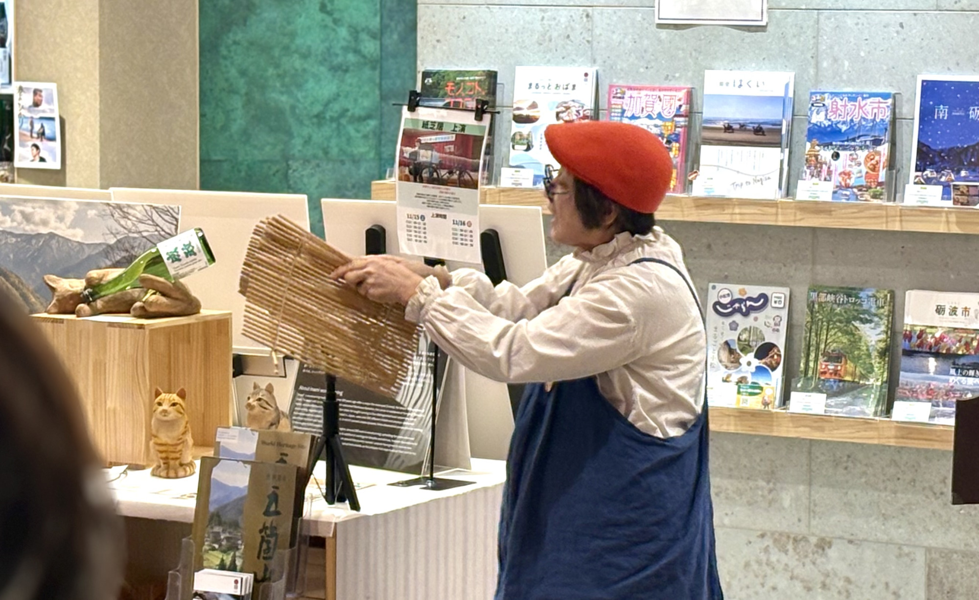 ちょいと、ちょいと、ちょいと伸ばせば…？