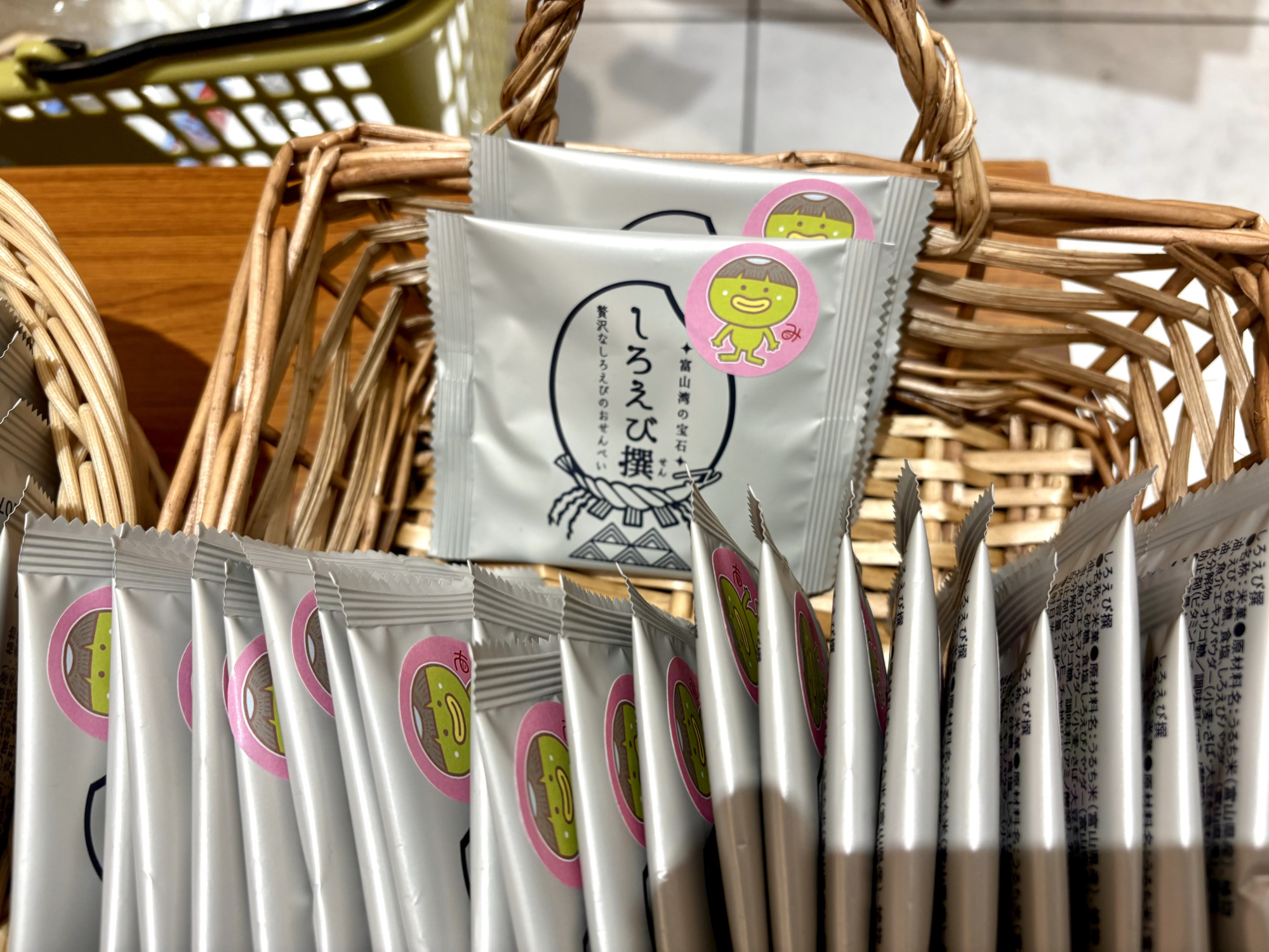 こちらの「しろえび撰」をお配りしました。