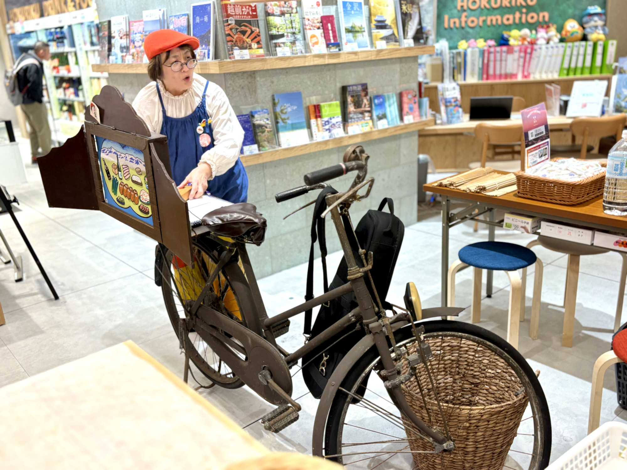 こちらのレトロな自転車が紙芝居の台！