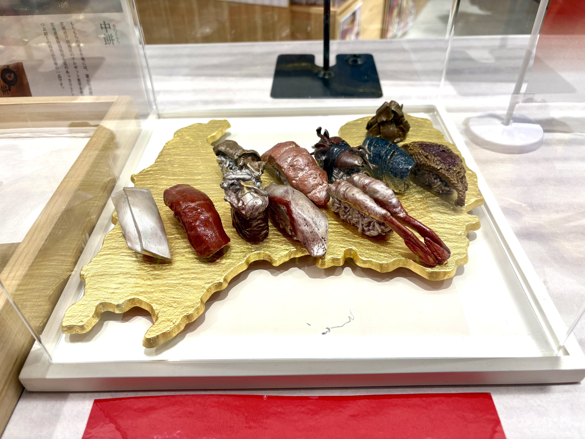 金の富山県に乗っている銅製の富山湾鮨