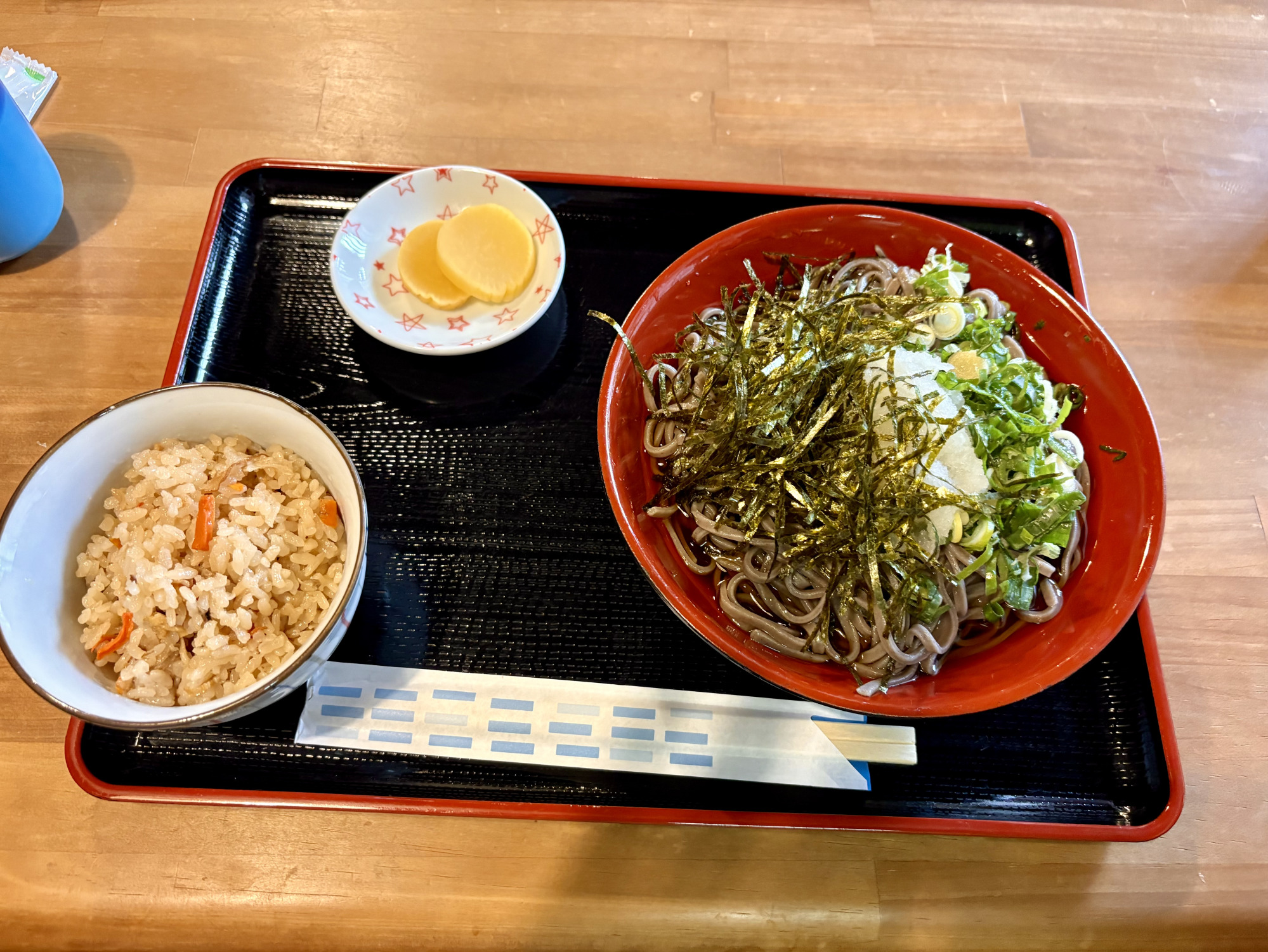 本格的なおろしそばが手頃に楽しめる！（写真は大盛）