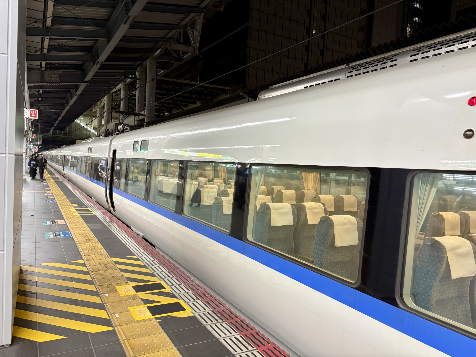 サンダーバードの敦賀発大阪行きの最終は22:05です。